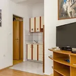 Grosse In Split- Diokletianpalast-naehe By Interhome דירה ספליט