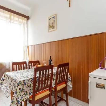 Grosse In Split- Diokletianpalast-naehe By Interhome * ספליט